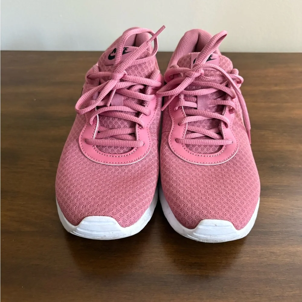Nike Pink Athletic Shoes Basic Tennis Shoe Womens Size 9.5 - Picture 2 of 10